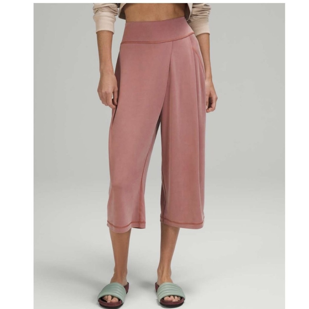 Lululemon Wide Leg High Rise Crop Pants in Spiced Chai, Size 4 - Picture 2 of 13